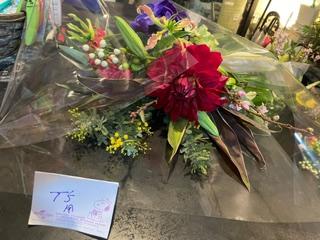 銀座T’sデンタルオフィスの花を１０日日曜日　ヤマトから配送完了