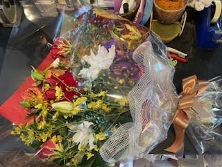 お祝いの花束９日