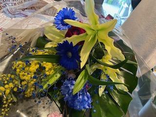 ６日木曜日の花束達