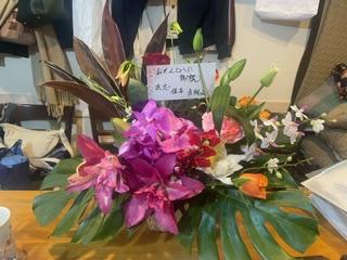 大阪のお母様へのお誕生日の花を大阪へ宅急便で（６日発送）