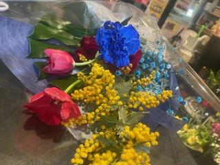 ミモザ入荷しています。