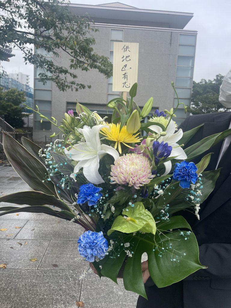 傳通院での御葬儀にお供えのアレンジをお届け完了（９月９日１０時）